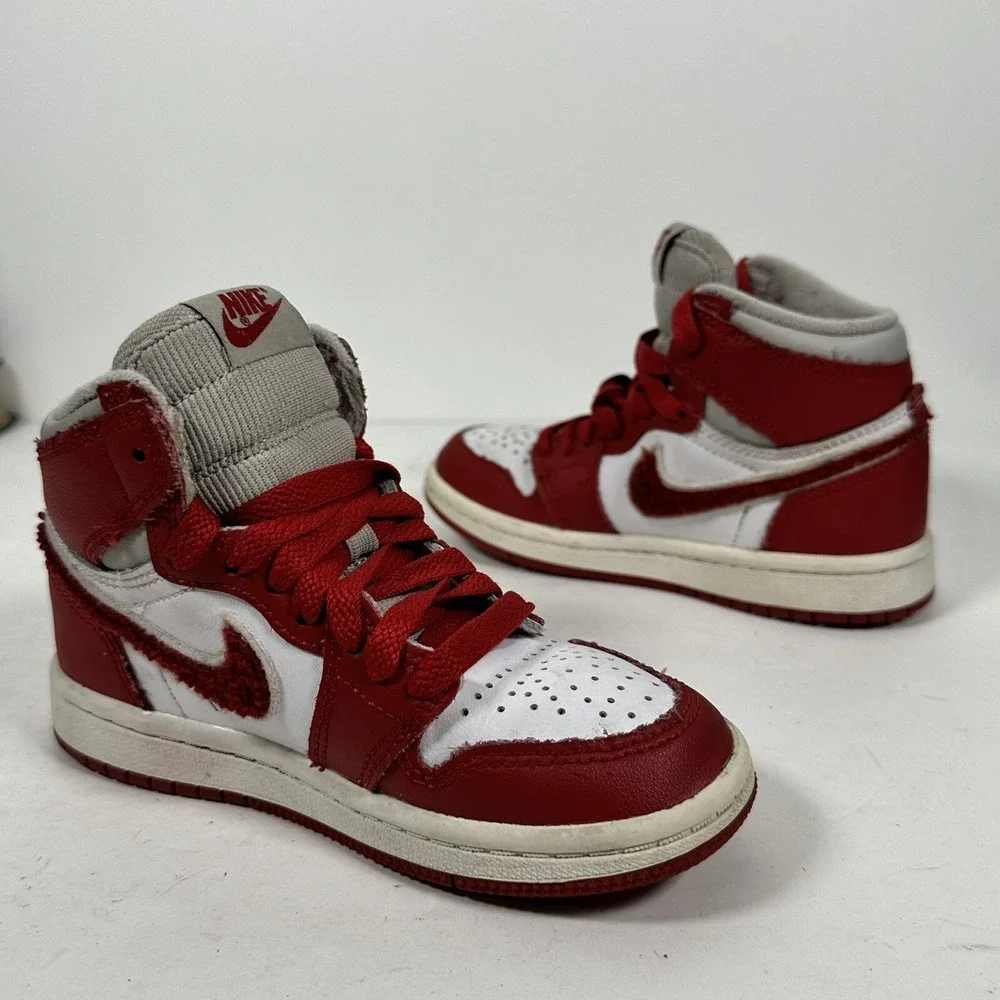 Nike Air Jordan 1 Retro Boys Size 10.5C Red Athletic Shoes Sneakers CU0449-061‎